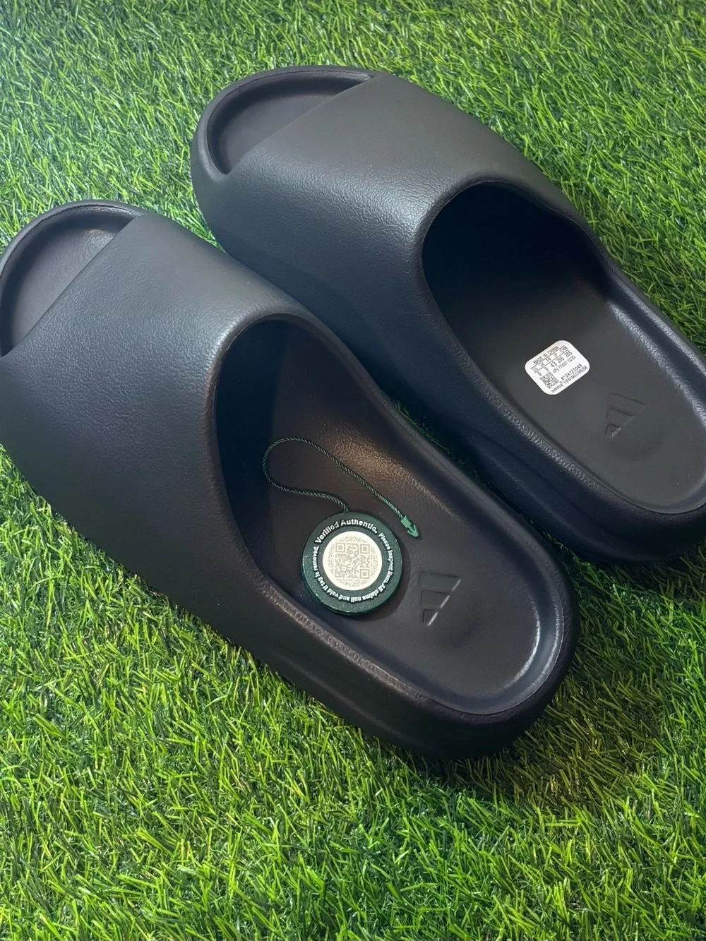 Blaxk Onyx Yzy Slides